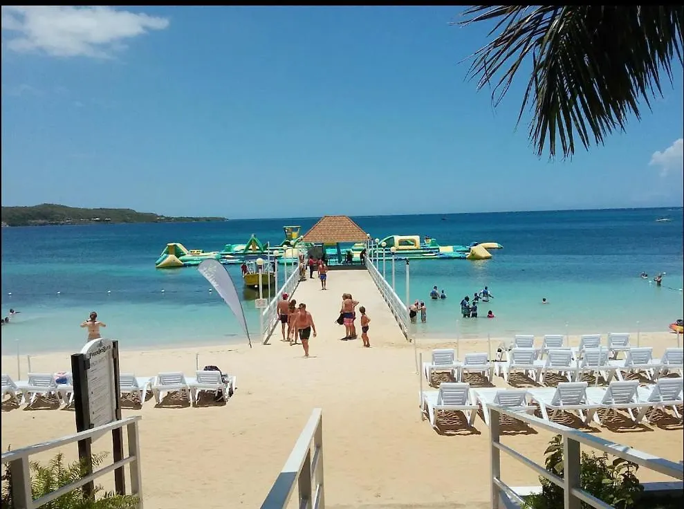 Sea-Clusion Views Villa Discovery Bay